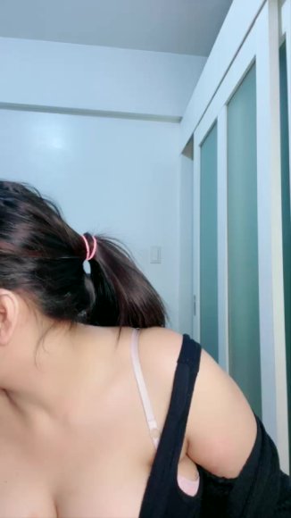 Cewek Genit Disetubuhin Diam-diam di Bawah Meja