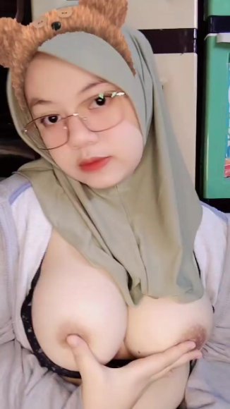 Cewek Jilbab Ngewe Bareng Pacar di Kamar Kos