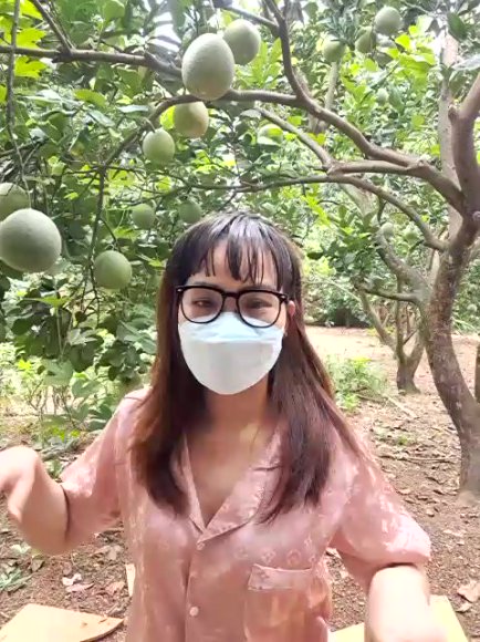 Cewek Genit Ngulum Kontol di Kamar Mandi