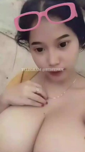 Siswi Nakal Rekam Sambil Coli di Meja Belajar