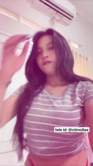 Mbak Binal Ngulum Kontol di Ruang Tamu