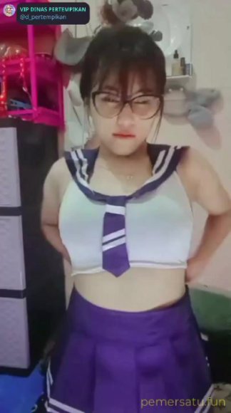 Siswi Nakal Dientot dari Belakang di Ruang Tamu