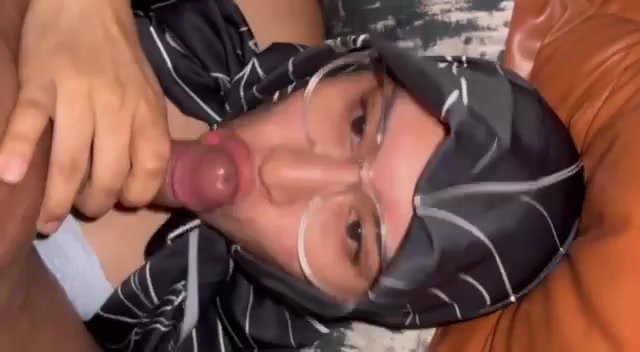 Cewek Jilbab Sange Berat Langsung Ngewe di Toilet Sekolah