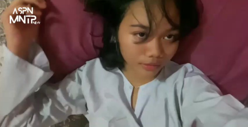 Cewek Genit Colmek Brutal di Taman Belakang