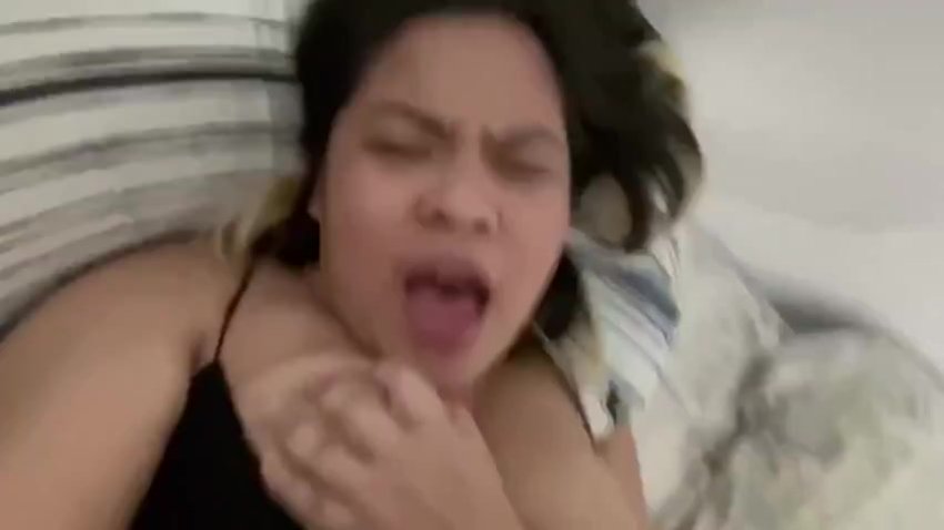 Cewek Jilbab Ngulum Kontol di Balkon