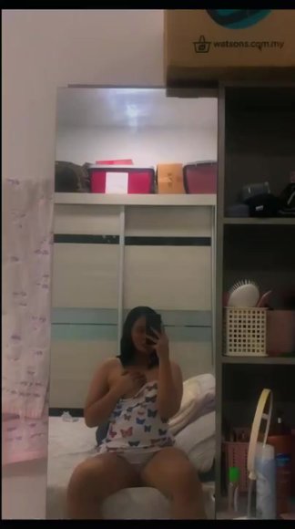 Tante Montok Live Show Buka CD di Kamar Mandi