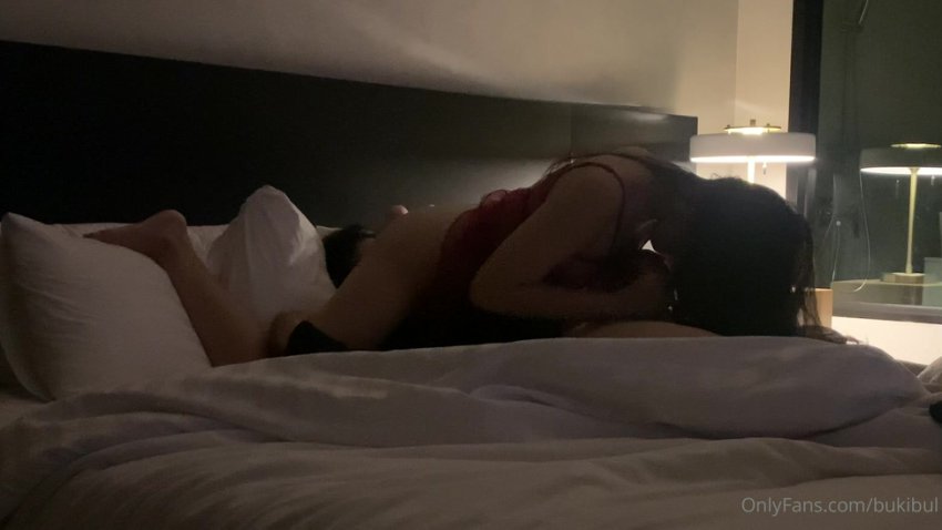 Tante Montok Ngangkang Lebar Live di Kamar Mandi