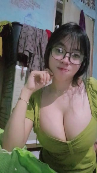 Tante Bohay Live Show Buka CD di Balkon