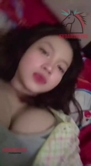 Cewek Genit Main Jari Sambil Desah di Kamar Kos