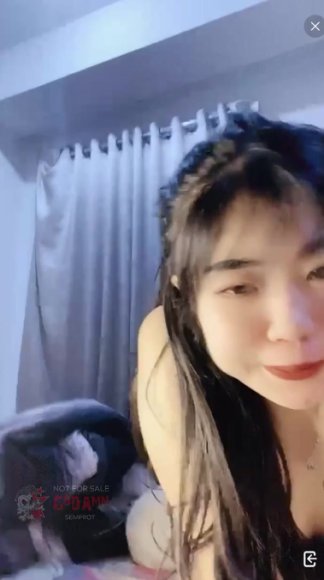 Janda Sange Dientot dari Belakang di Sofa