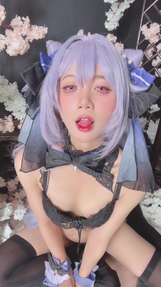 Cewek Jilbab Ngulum Kontol di Kamar Mandi
