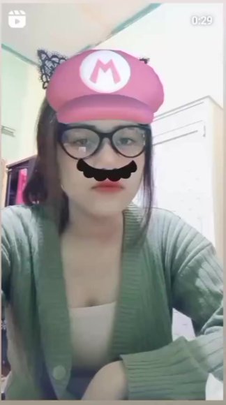 Cewek Kacamata Sange Berat Langsung Ngewe di Ruang Tamu