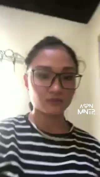 Cewek Kacamata Minta Dientot Keras di Toilet Sekolah