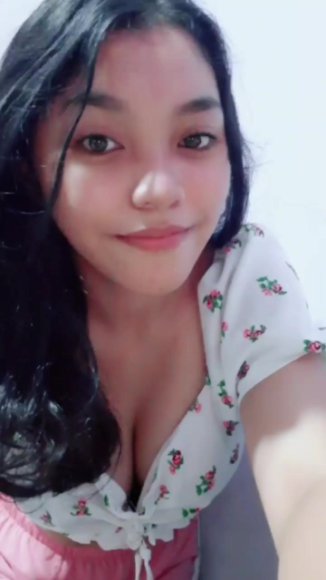 Siswi Nakal Ngangkang Lebar Live di Kamar Mandi