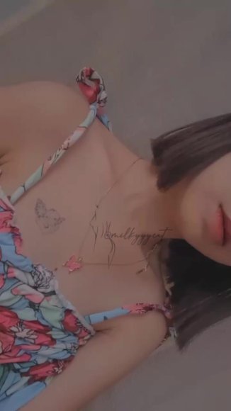 Tante Bohay Main Dildo di Kamar di Taman Belakang