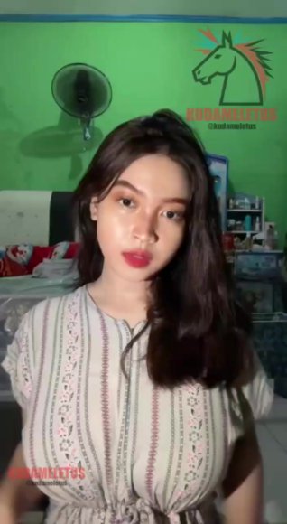 Siswi Nakal Ngangkang Lebar Live di Toilet Sekolah