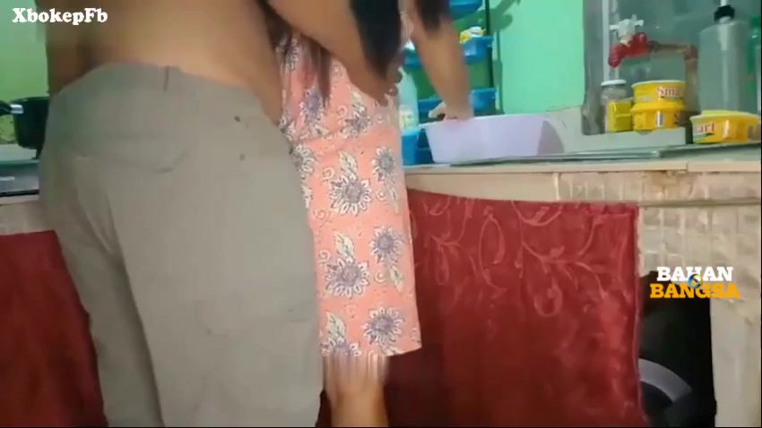 Cewek Jilbab Minta Dientot Keras di Kamar Kos