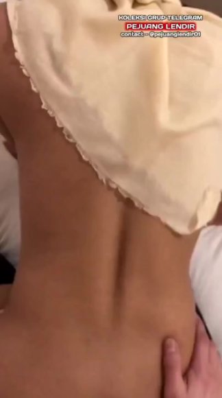 Tante Montok Colmek Brutal di Bawah Meja