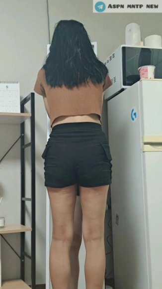 Mbak Binal Live Show Buka CD di Meja Belajar
