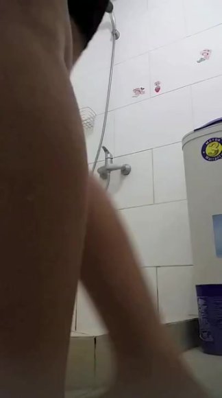 Cewek Kacamata Rekam Sambil Coli di Ruang Tamu