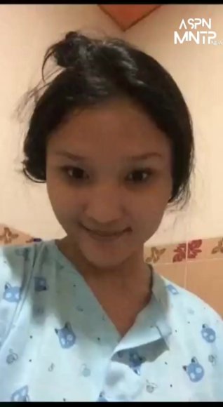 Mbak Binal Main Dildo di Kamar di Bawah Meja