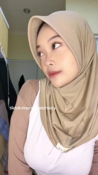 Cewek Genit Main Dildo di Kamar di Kamar Kos