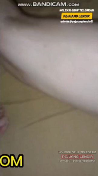 Siswi Nakal Main Jari Sambil Desah di Taman Belakang