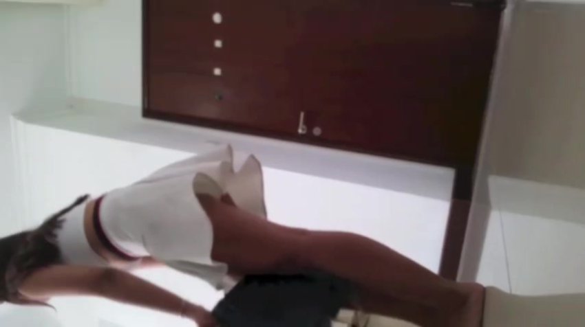 Tante Montok Main Jari Sambil Desah di Taman Belakang