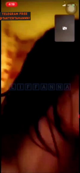 Janda Sange Ngulum Kontol di Bawah Meja