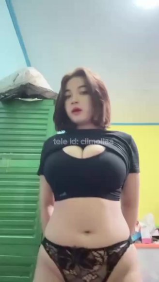 Cewek Jilbab Ngewe Bareng Pacar di Meja Belajar