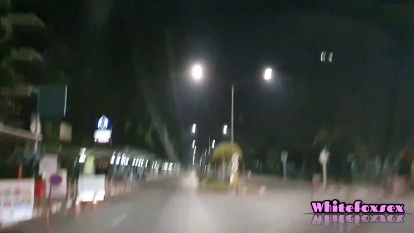 Tante Bohay Ngangkang Lebar Live di Balkon