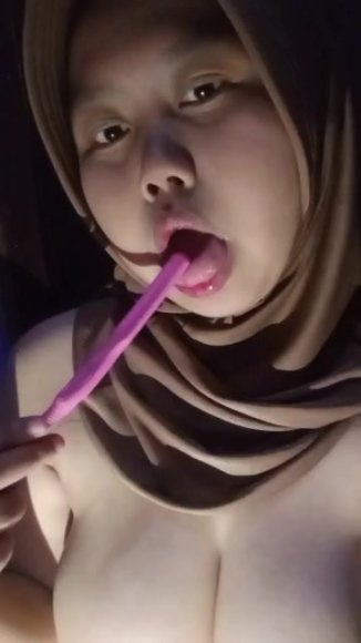 Mbak Binal Main Dildo di Kamar di Balkon