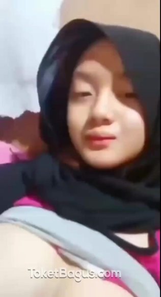 Tante Bohay Minta Dientot Keras di Toilet Sekolah