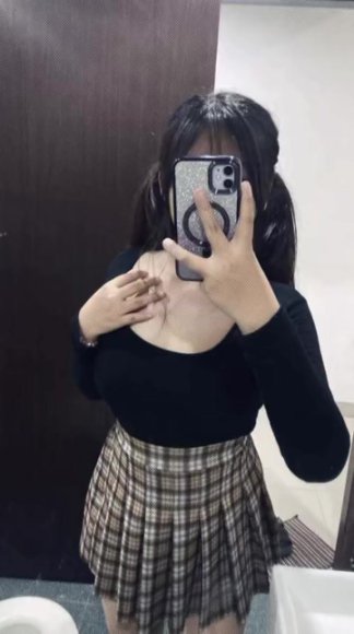 Mbak Binal Ngangkang Lebar Live di Meja Belajar