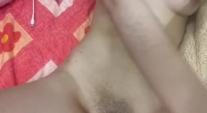 Tante Bohay Ngulum Kontol di Ruang Tamu