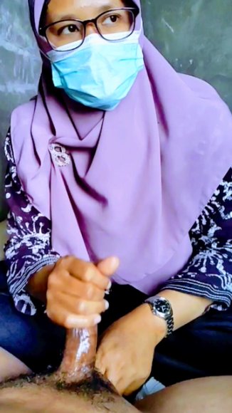 Siswi Nakal Rekam Sambil Coli di Ruang Tamu