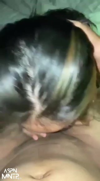 Cewek Genit Main Dildo di Kamar di Toilet Sekolah