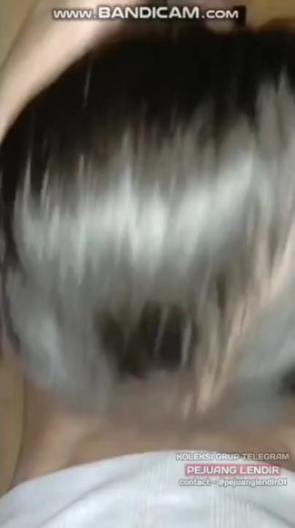 Janda Sange Ngewe Bareng Pacar di Bawah Meja