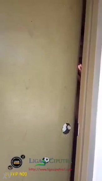 ABG Rekam Sambil Coli di Sofa