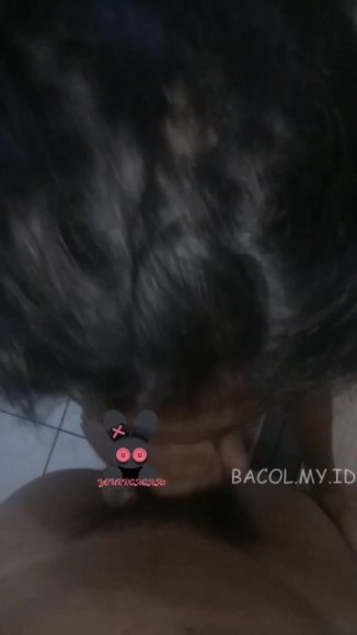 Cewek Jilbab Disetubuhin Diam-diam di Meja Belajar
