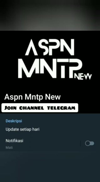 Cewek Kacamata Main Dildo di Kamar di Bawah Meja