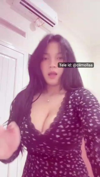 Cewek SMA Ngangkang Lebar Live di Dapur