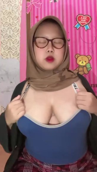 Cewek SMA Dientot Sampai Njerit di Bawah Meja