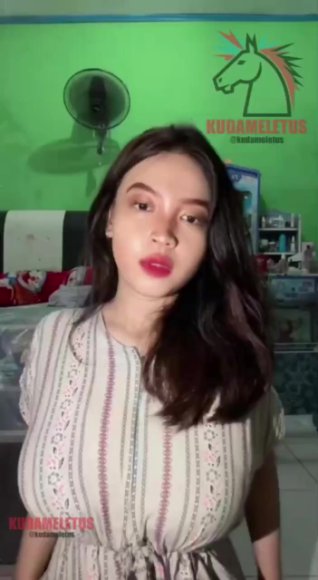 Tante Montok Live Show Buka CD di Kamar Kos