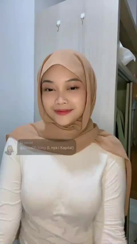Cewek Jilbab Rekam Sambil Coli di Dapur