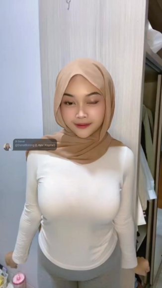 Cewek Kacamata Minta Dientot Keras di Dapur