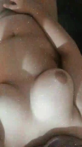 Janda Sange Ngewe Bareng Pacar di Kamar Mandi