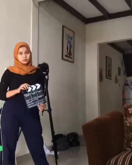 Janda Sange Disetubuhin Diam-diam di Toilet Sekolah