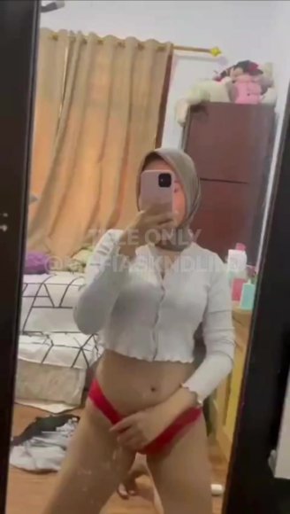 Cewek Genit Minta Dientot Keras di Kamar Kos