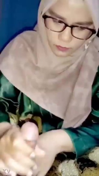 Cewek SMA Ngentot Tanpa Ampun di Meja Belajar
